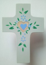 Croix murale coeur bleu, fleurs bleues et feuilles d'olivier
